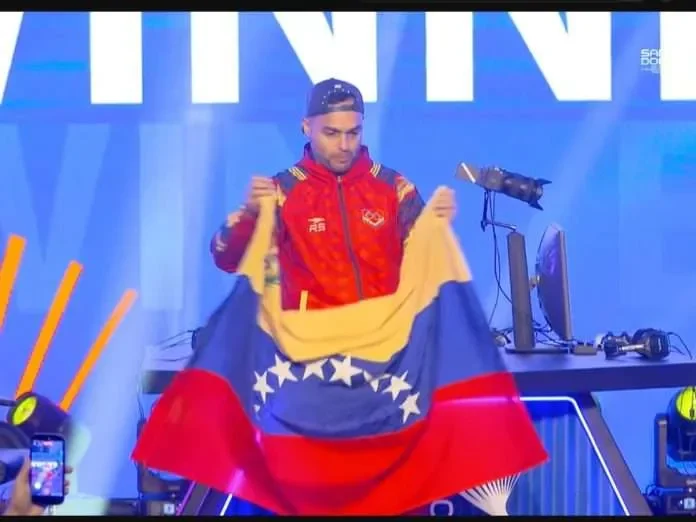 Venezolano Carlos Salazar bronce en el eFootball en Santo Domingo