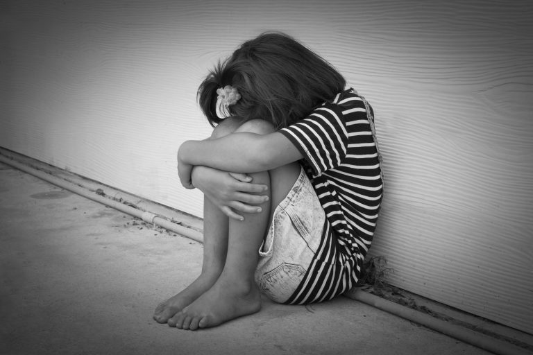 Víctimas colaterales de feminicidio: intentarán una vez más incluir subsidio a hijastros