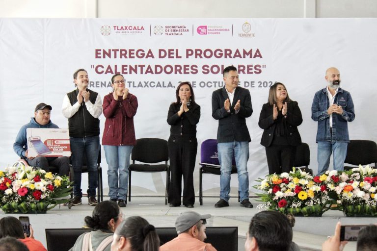 Acompaña Carlos López Suárez entrega de calentadores solares 2026 en Terrenate