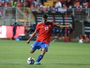 “Casi terminan a golpes”: Marcelino Núñez abandona concentración de la Roja tras presunta pelea con el plantel