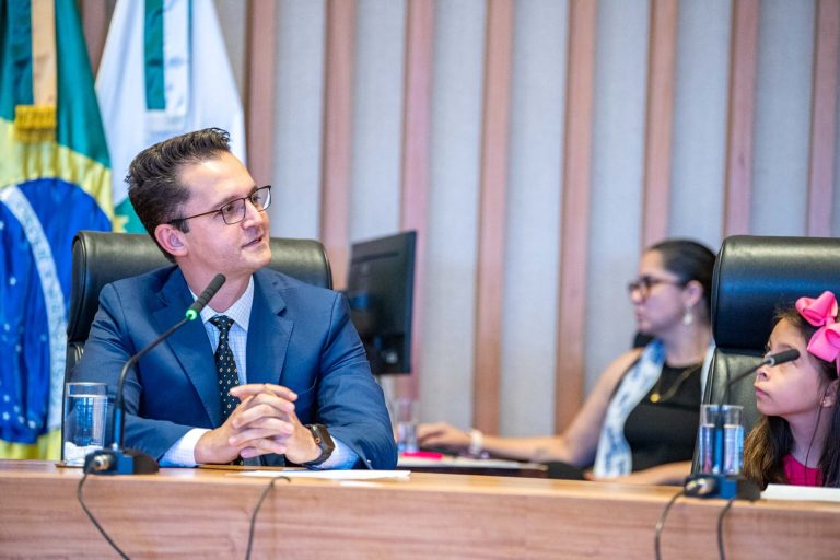 CLDF homenageia o projeto Caminhos da Audição