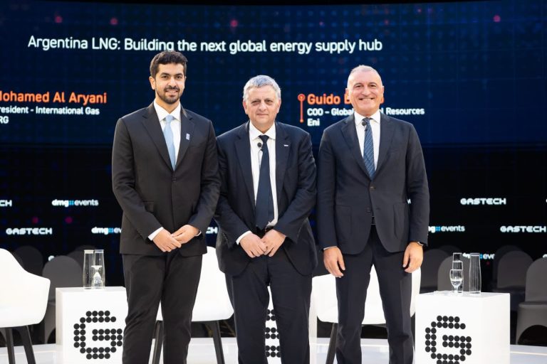 Cómo es el proyecto de GNL de u$s 51.000 millones que desarrollará YPF junto a Eni y XRG y cuándo comenzarán las obras
