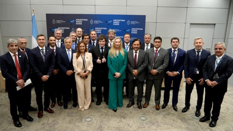 Con una fuerte apuesta por atraer inversiones, Milei se reunió con gobernadores y Macron
