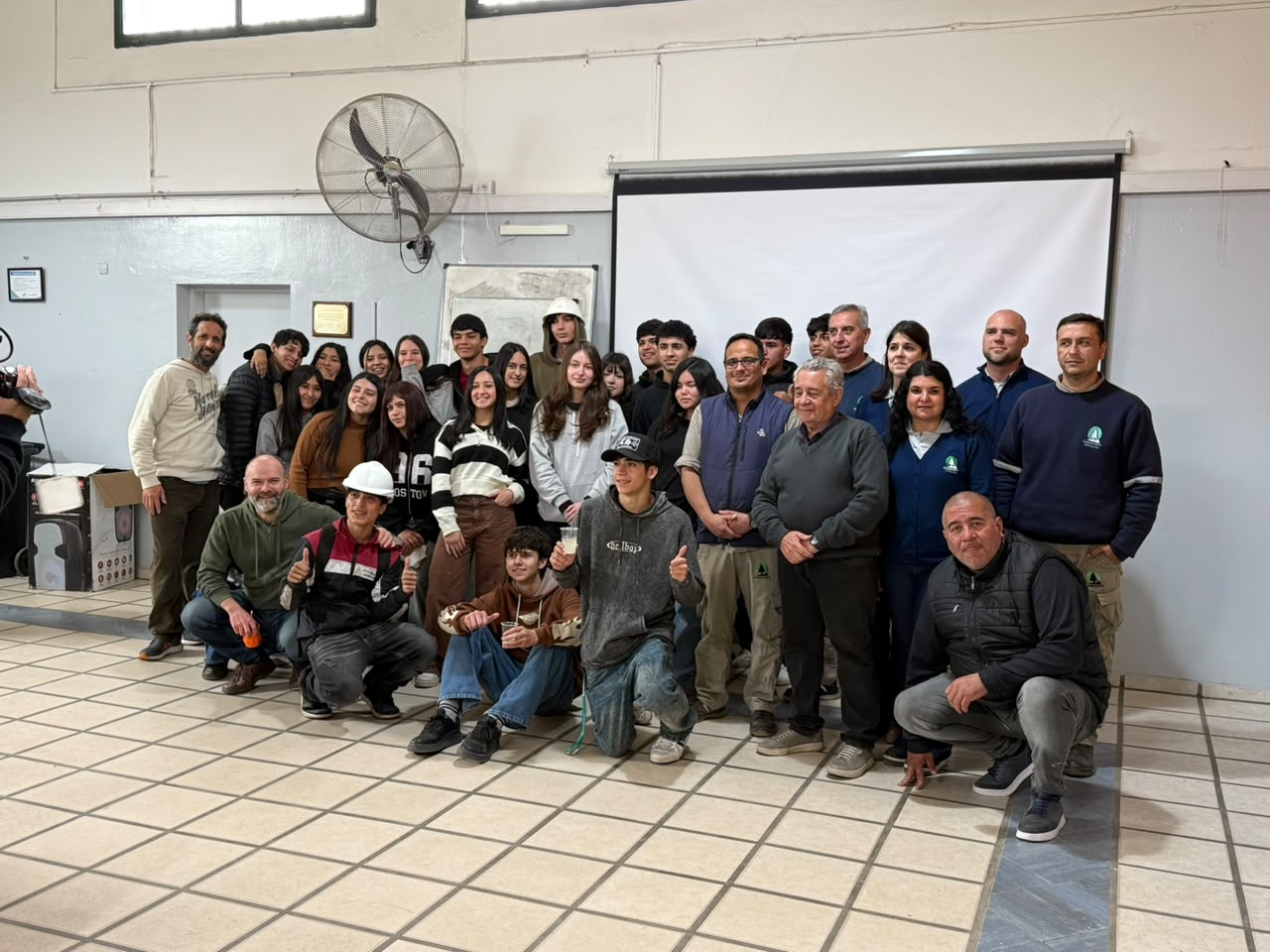 Del aula a la energía: estudiantes del PROA conocieron la Cooperativa y se preparan para visitar Cerro Pelado Del aula a la energía: estudiantes del PROA conocieron la Cooperativa y se preparan para visitar Cerro Pelado