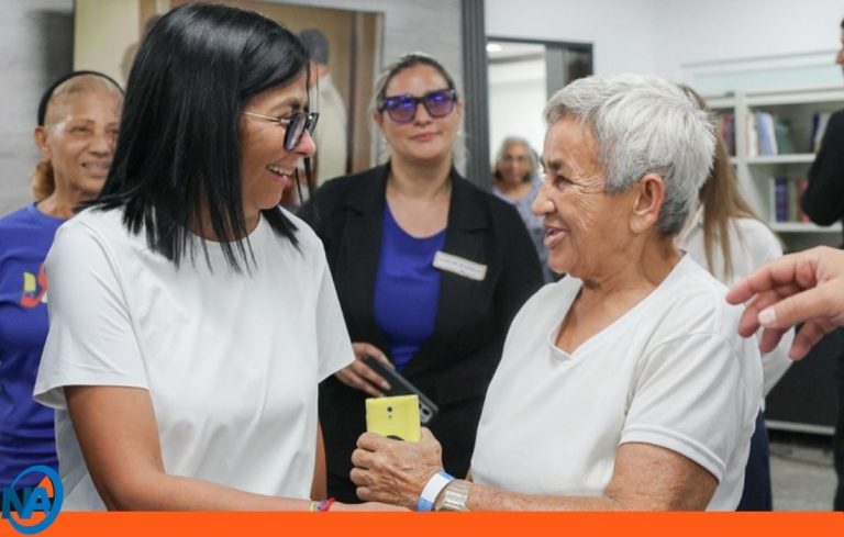 Delcy Rodríguez inaugura Centro de Atención Integral para adultos mayores en Caracas