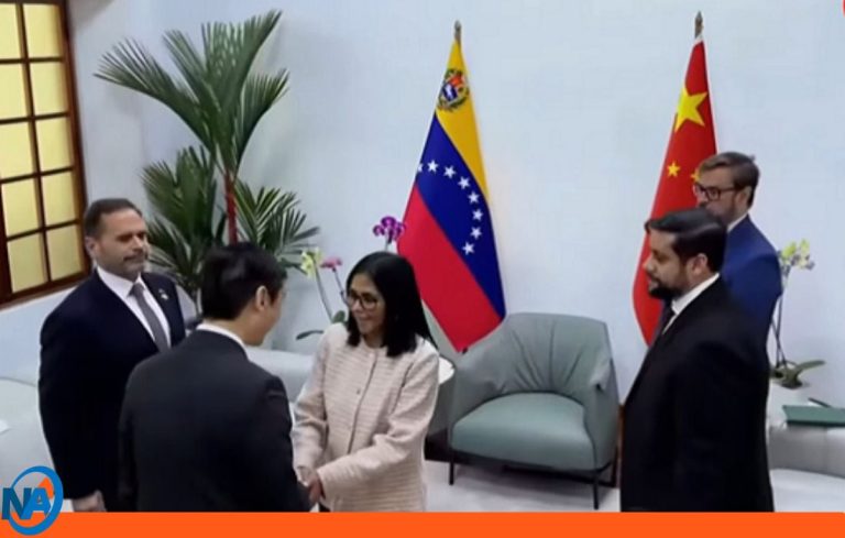 Delcy Rodríguez sostuvo un encuentro diplomático con el embajador de China