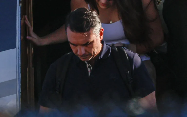 Flávio relata fuga e cogita disputar Presidência antes de 2030
