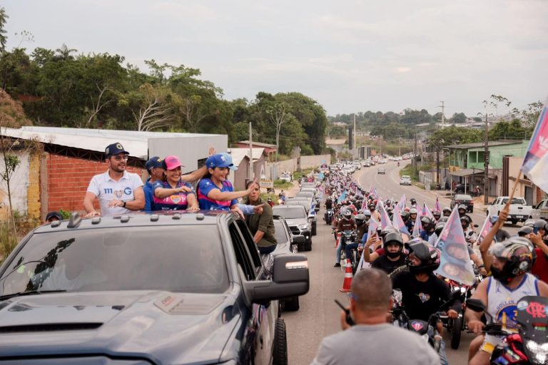 Mailza e Jéssica reúnem mais de 2 mil veículos em carreata em Cruzeiro do Sul