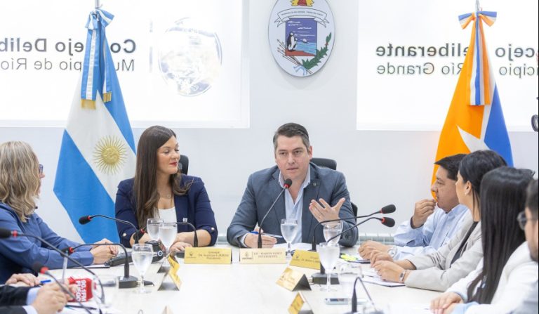 Martín Perez presentó el Presupuesto 2027: baja de impuestos, desendeudamiento, obras y más salud