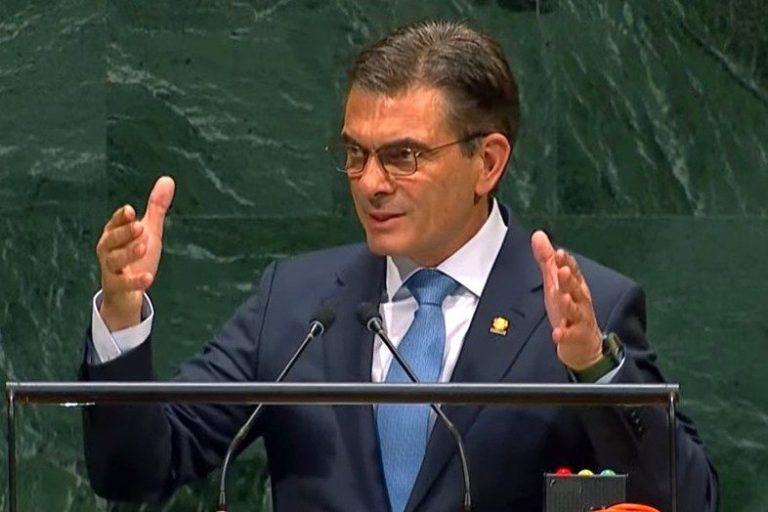 Paz pide acabar con las guerras y cuestiona el legado de Evo Morales