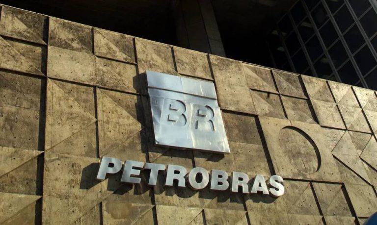 Petrobras bate recorde de diesel e eleva compras no exterior