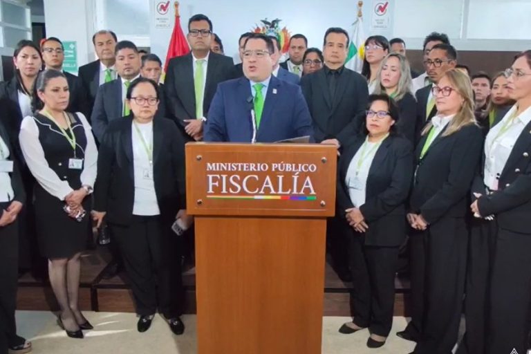 Sanción de EE.UU. desata pedidos de investigación y crisis institucional