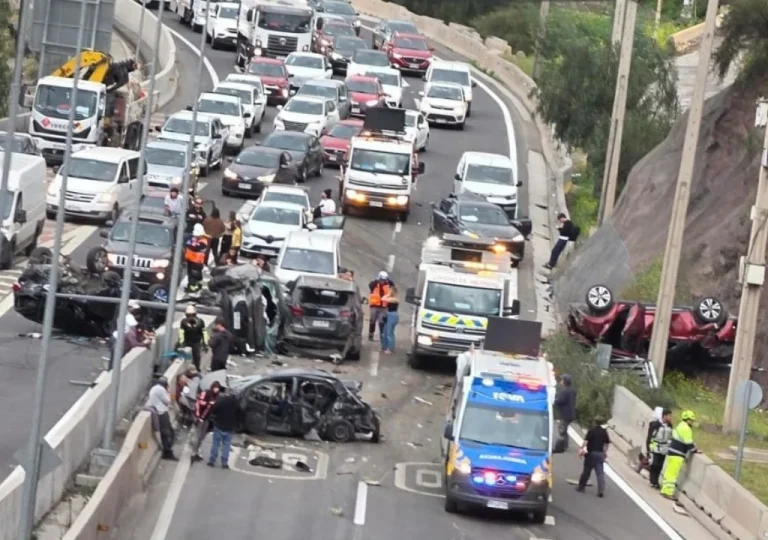 Un muerto y seis heridos tras colisión múltiple provocada por un camión en Chile